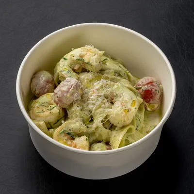 Фетучини с креветками томатами в слив.соусе с песто